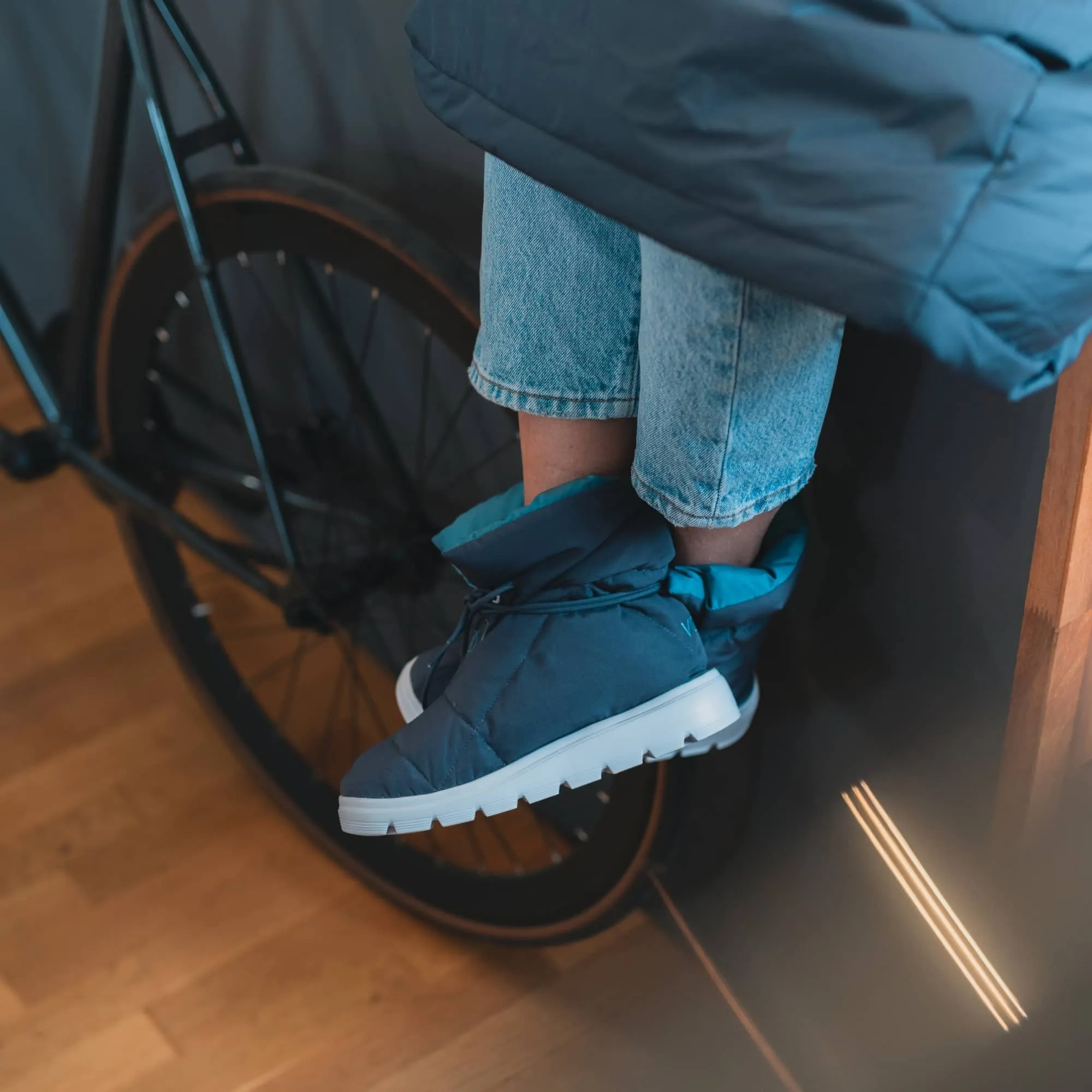 VOITED Lightweight Camping Boots in Graphite - Ideal for Indoor/Outdoor Use - Comfortable Cuddle Boot